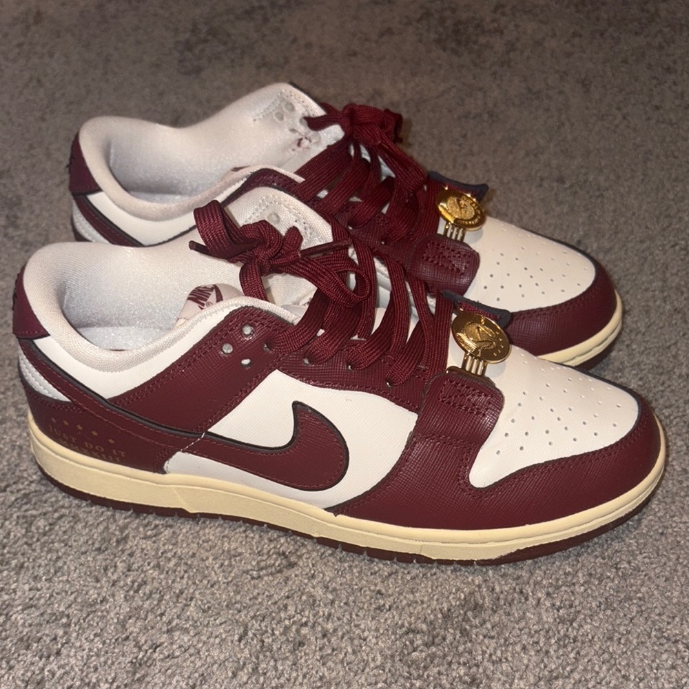 Nike Women’s Dunk size 8.5